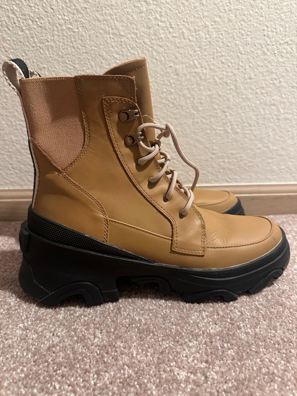 Sorel Brex Lace Up Boots- Womens size 9- Tan - Picture 2 of 16